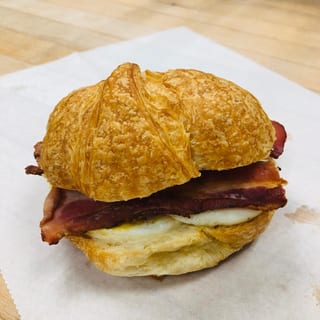 Croissant SW: Bacon & Egg